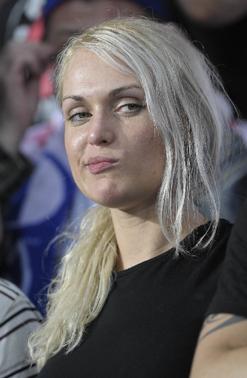 雷火电竞充值-西班牙后防线屡遭攻击遭球迷诟病的简单介绍