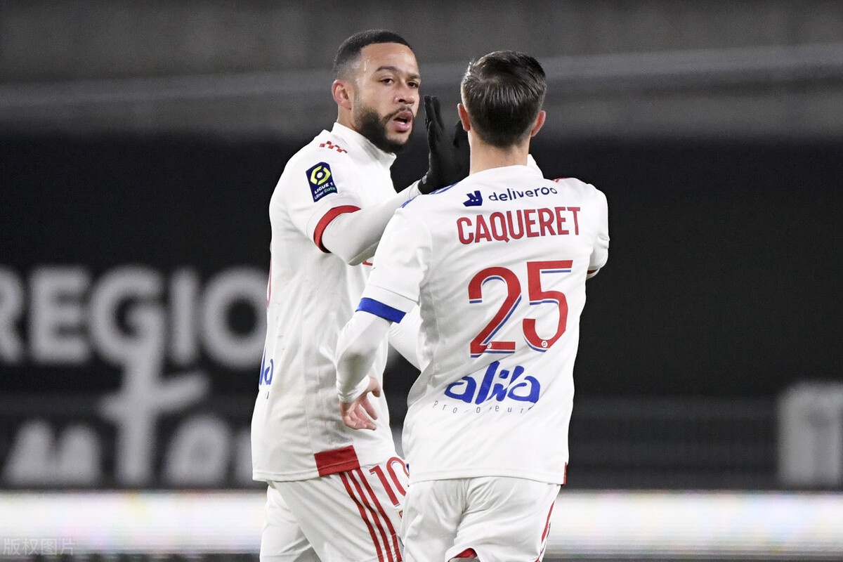 关于巴黎逆袭成功，小组领跑位置更为巩固的信息