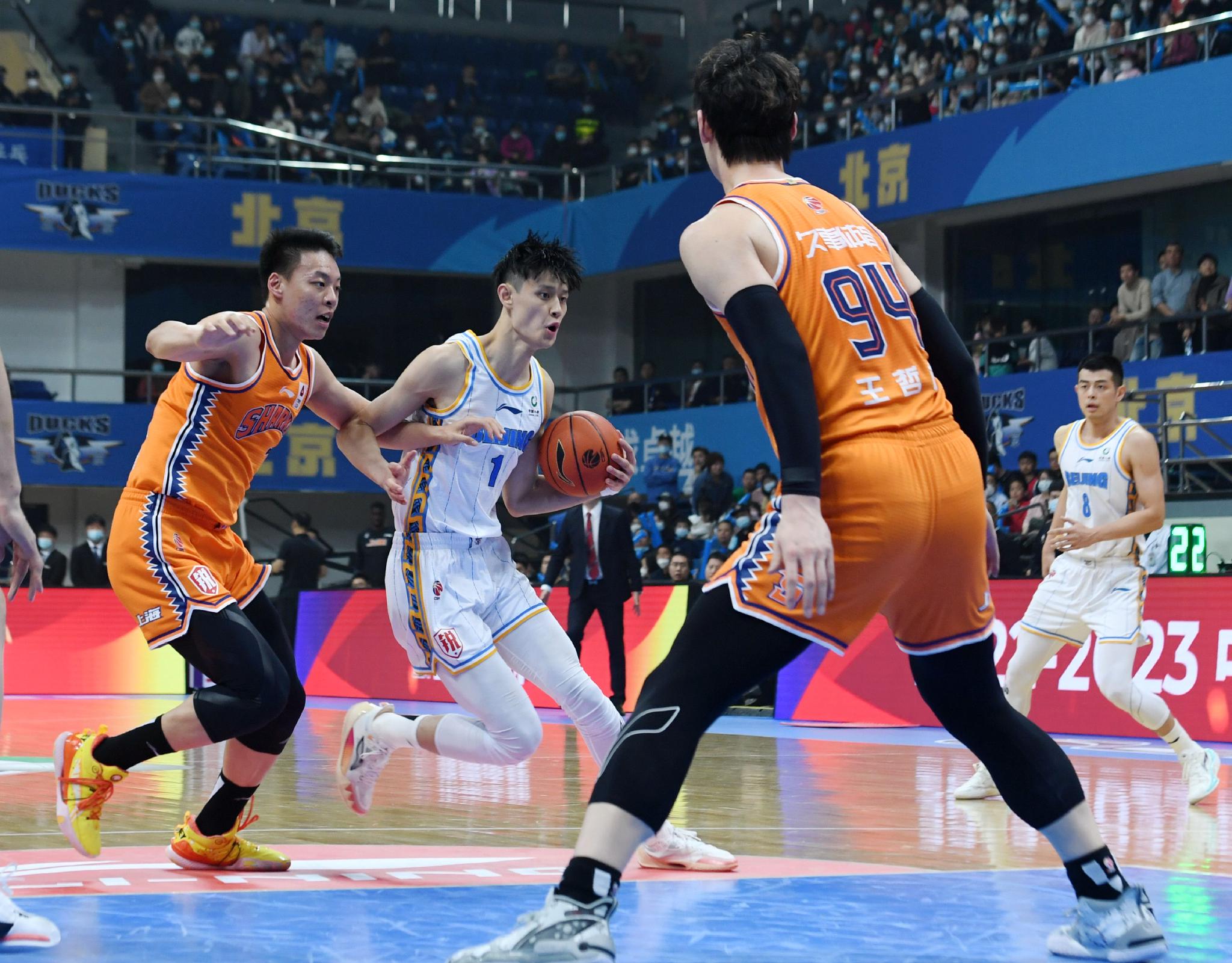 关于上海队赢得胜利,球员表现抢眼的信息 关于上海队赢得胜利,球员表现抢眼的信息