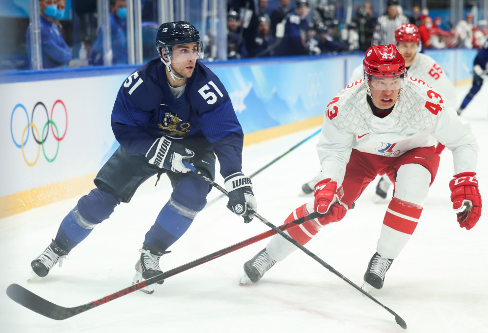 关于芬兰代表团在冰球比赛上实现逆袭，夺得金牌的信息