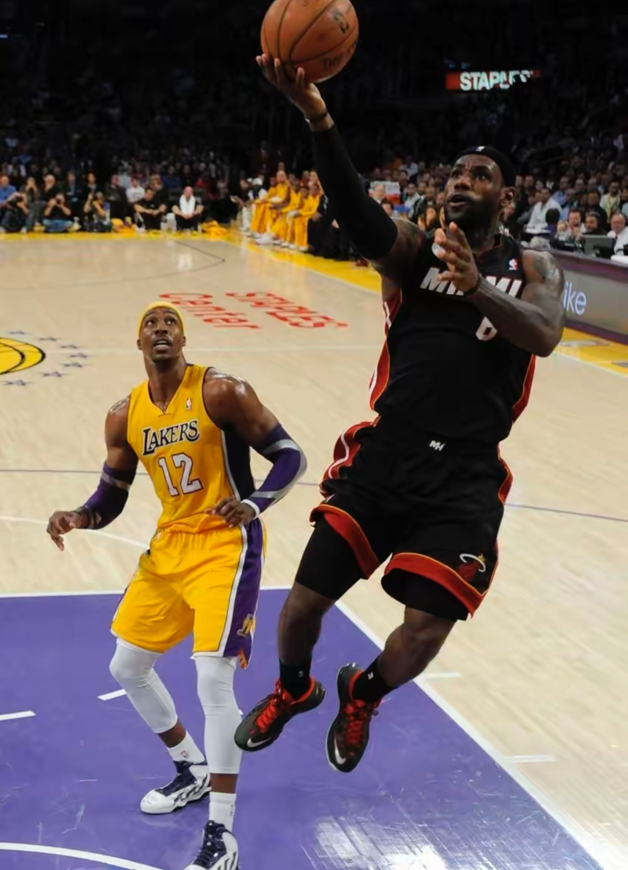 雷火电竞主播-包含NBA球星荣膺赛季MVP，备战季后赛信心满满的词条