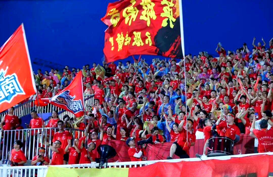 包含球队关键比赛训练全力备战，冲击榜首的词条