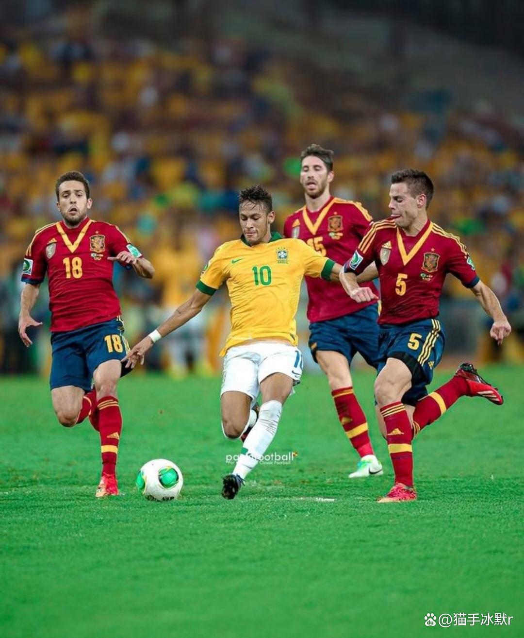 包含瓦伦西亚力克XL，内马尔完成高光表现激烈交锋总决赛，技惊四座的词条