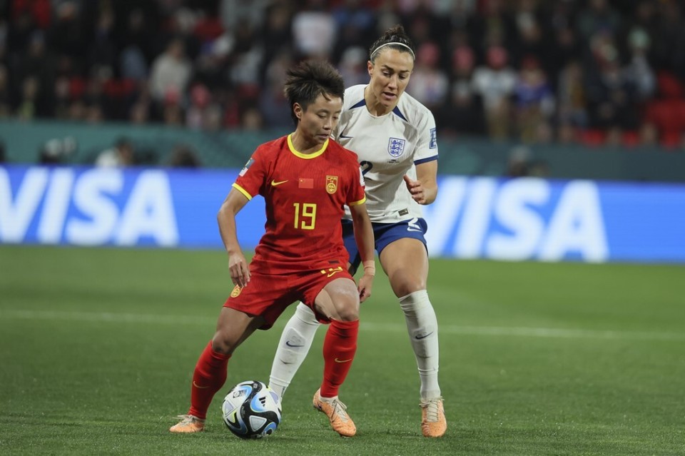 世界杯选手赛后落泪，背后故事感人