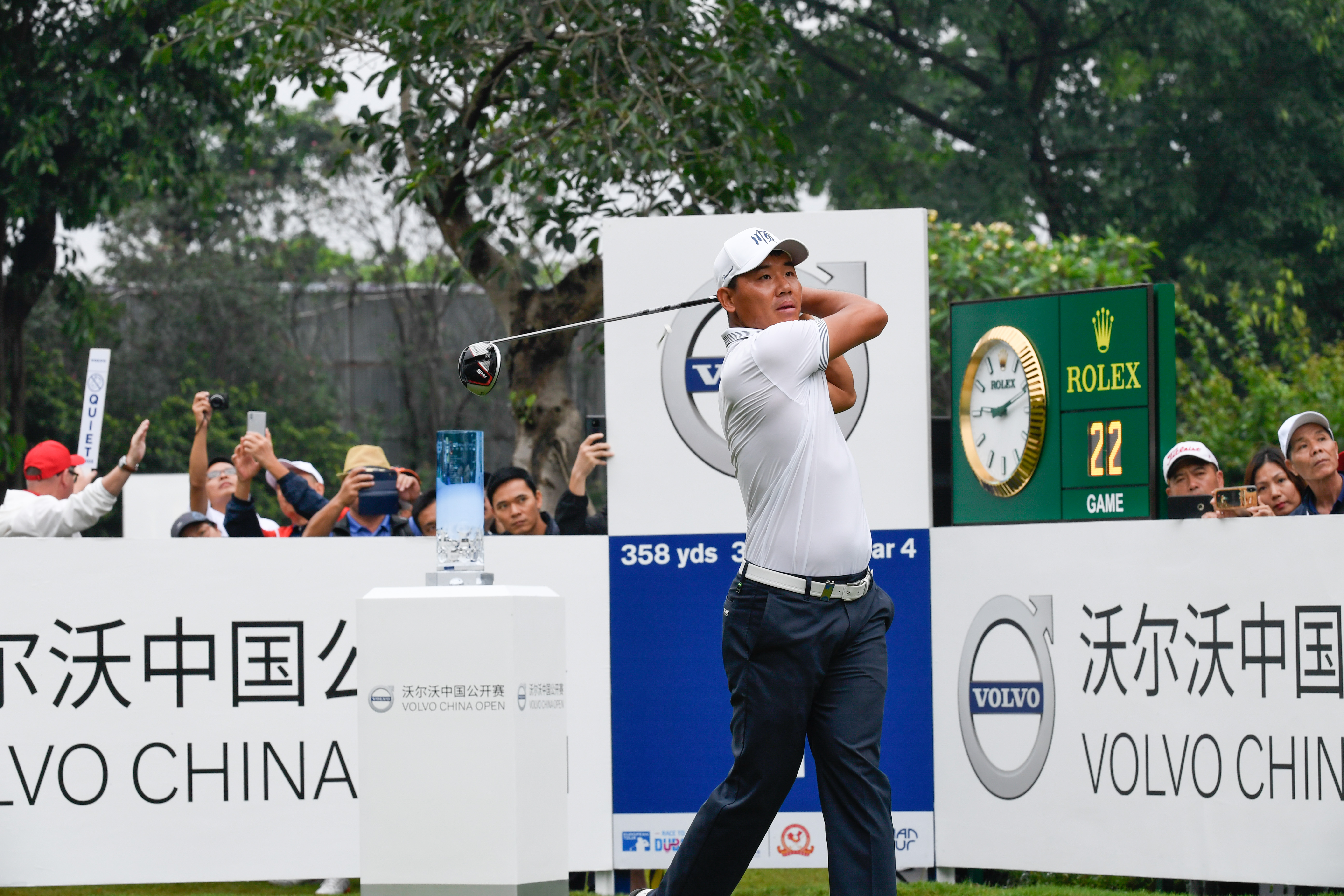 高尔夫选手刷新世界纪录，震撼全场的简单介绍