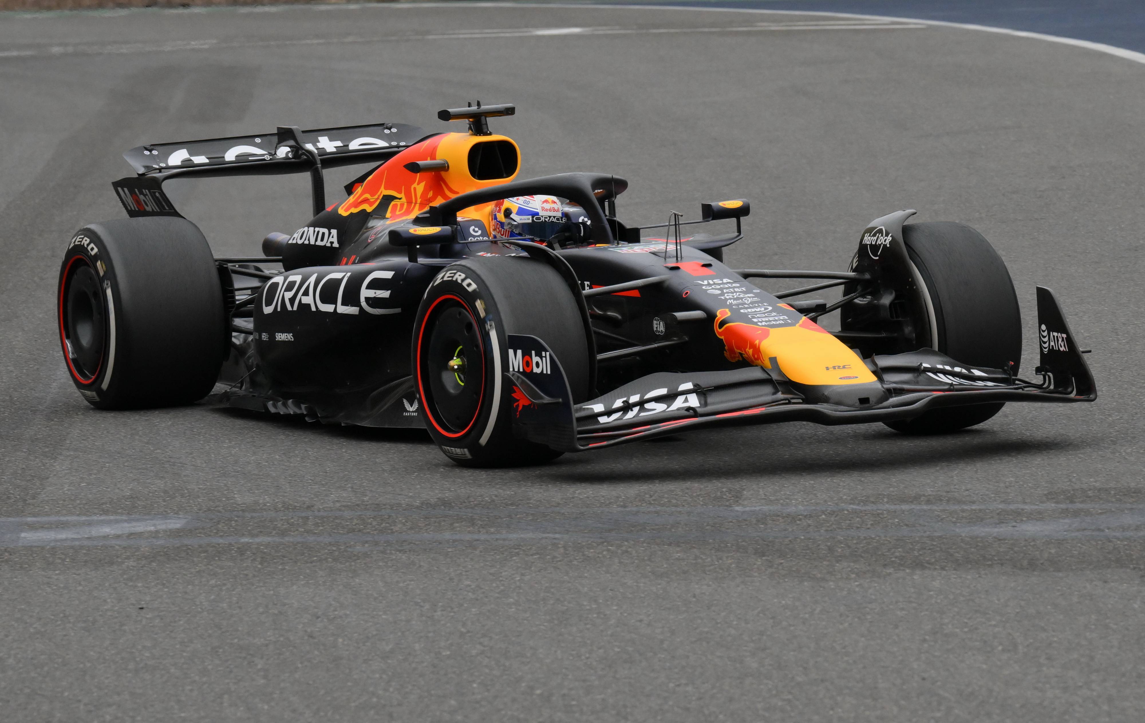 包含雷诺车队力克迈凯伦，拉塞尔点燃赛场的词条