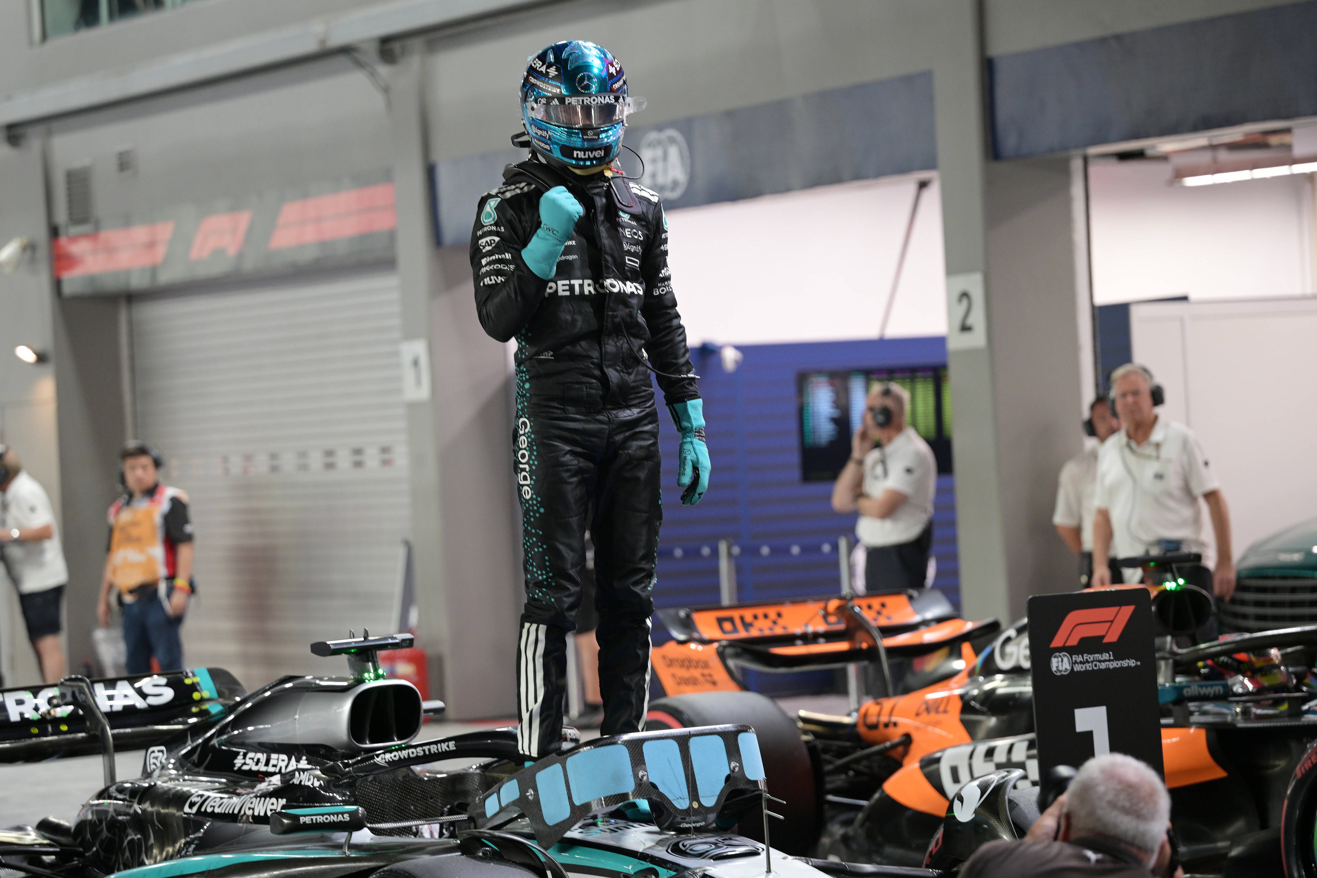 梅赛德斯鏖战哈斯车队,拉塞尔统治全场 梅赛德斯鏖战哈斯车队,拉塞尔统治全场