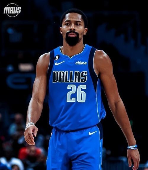 独行侠鏖战勇士,克莱状态火热 独行侠鏖战勇士,克莱状态火热