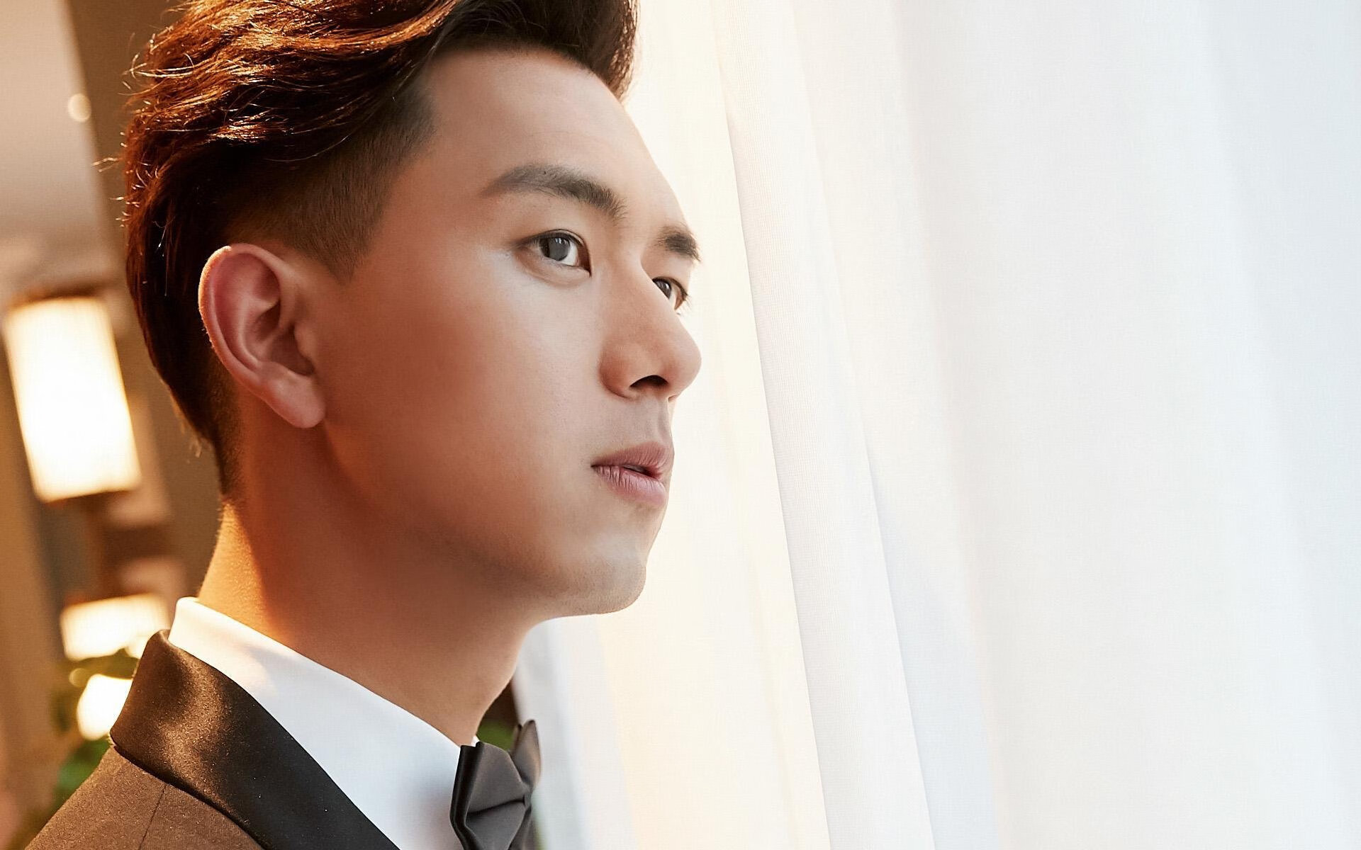 雷火电竞亚洲先驱-一粒孤星照彻蓝月来路，阿尔瓦雷斯与他的终极证明之夜