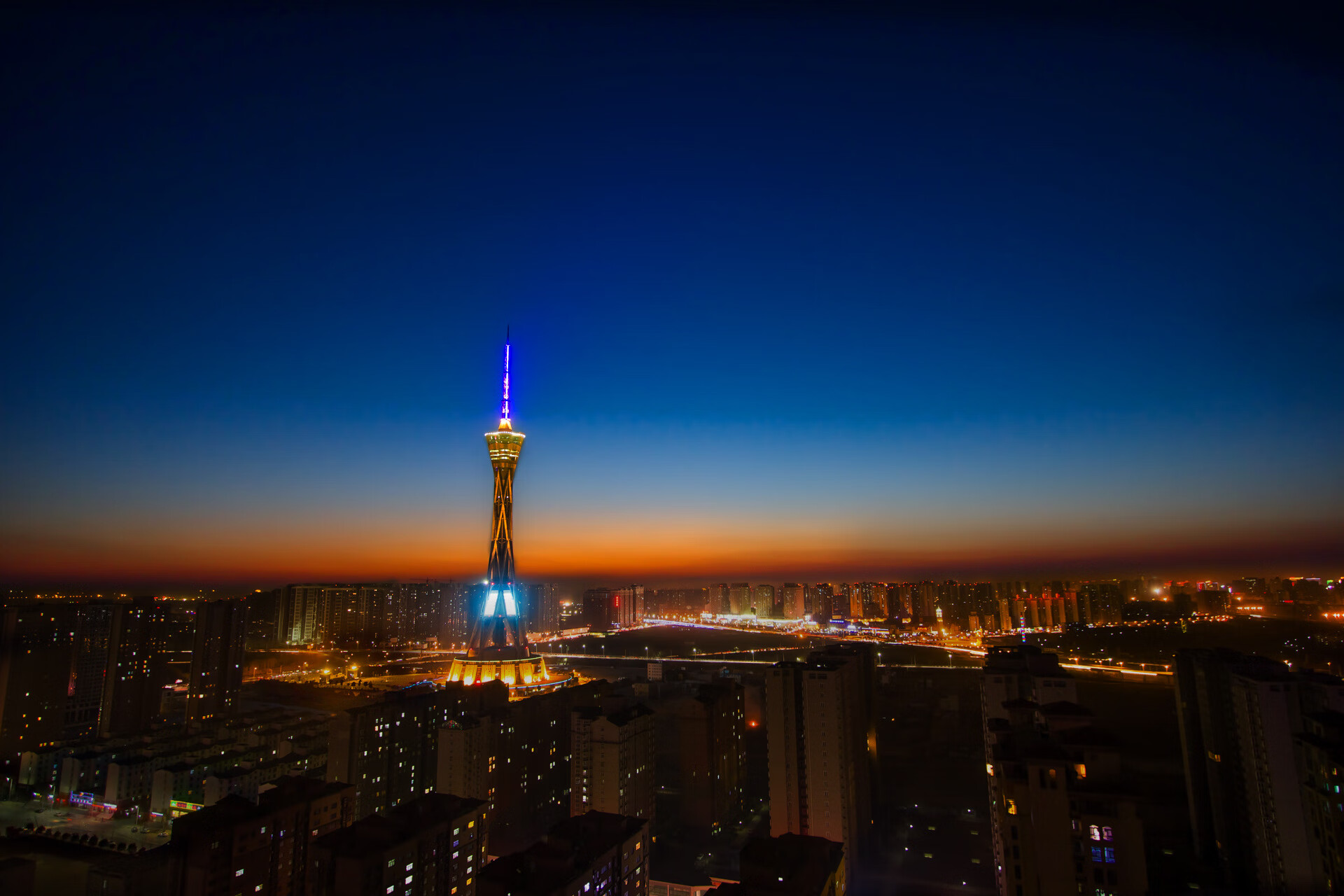 平民的焰火，照亮足球的唯一性与集体光芒