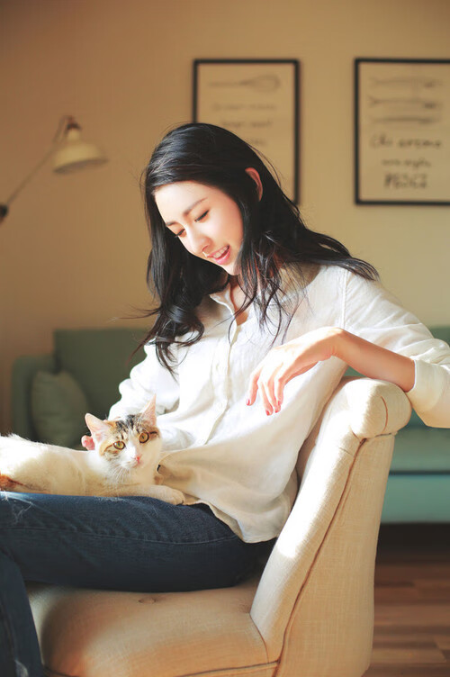 雷火电竞充值-战神降临盐湖城小贾伦37+10+6封盖上演冠军级攻防秀，开拓者客场25分屠杀爵士捍卫西区王座