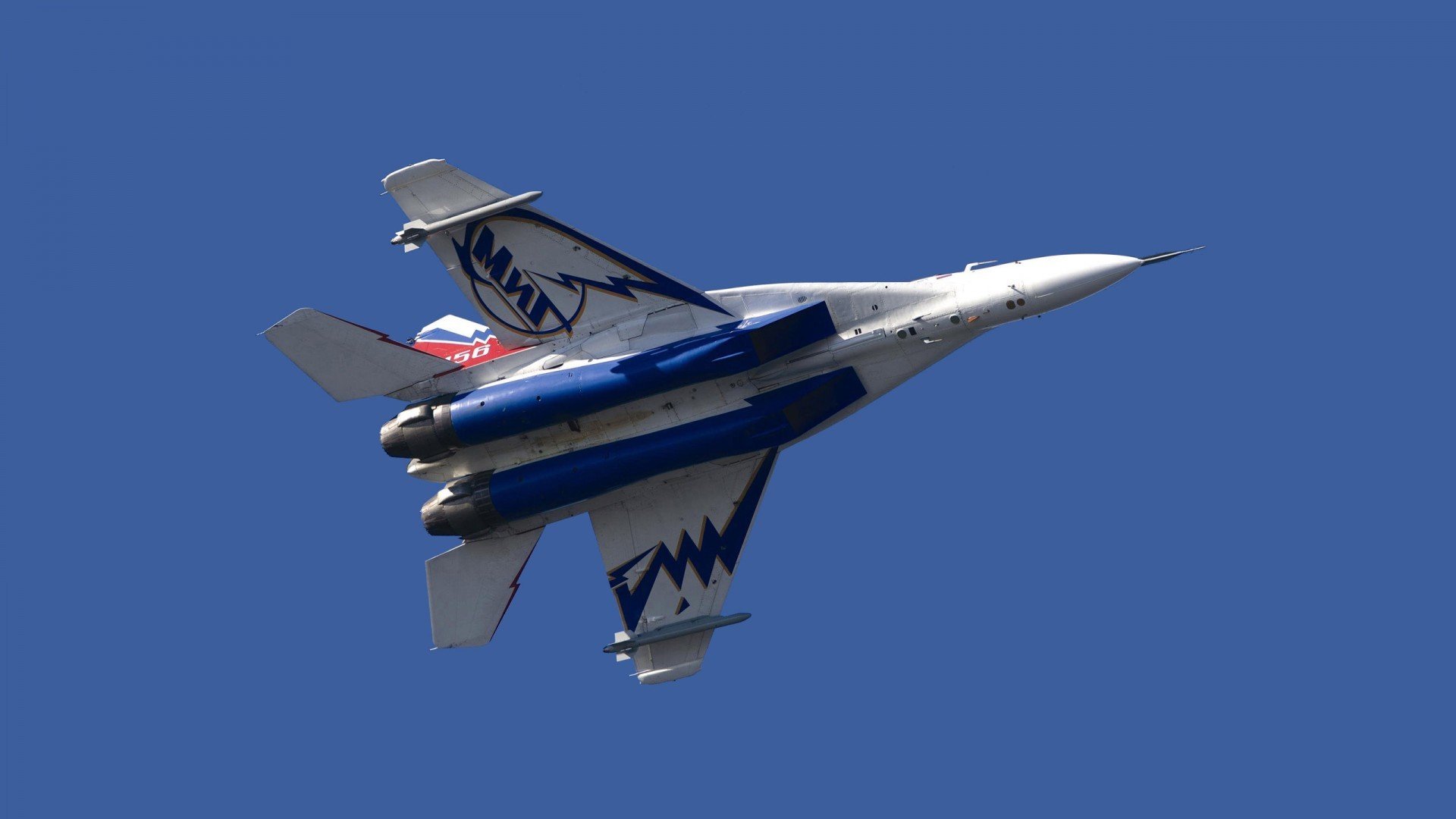 雷火电竞app-无形棋盘上的关键落子，约基奇如何遥控西部战局，快船斩落太阳背后的真正胜负手